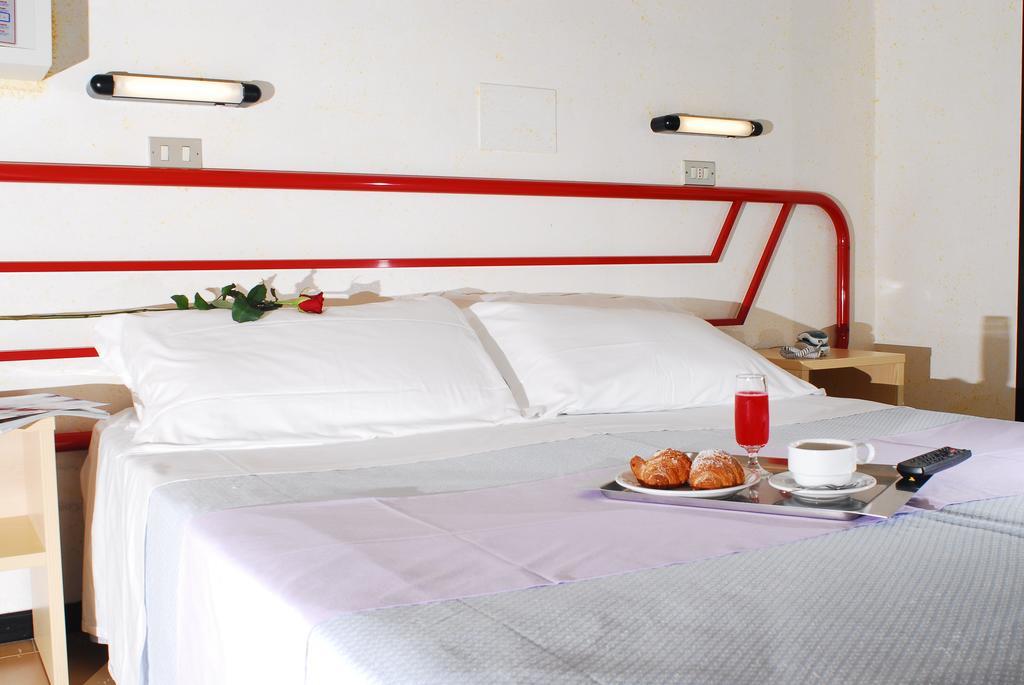 Florida Park Hotel Μπελάρια-Ιτζέα Μαρίνα Δωμάτιο φωτογραφία
